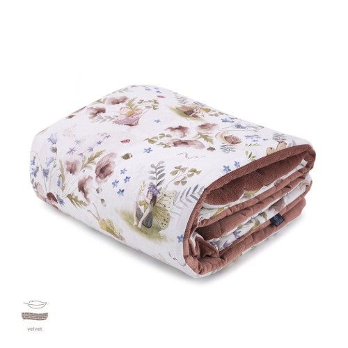 Kocyk dziecięcy z ciepłym wypełnieniem 75×100 cm – Fairies, wzór wróżki, pastelowe kolory, brąz z różem