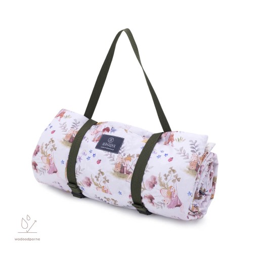 Koc piknikowy / duża mata do zabawy 150x200 cm – Fairies. Wzór wróżki na białym tle, jasne kolory - biel i odcienie beżu