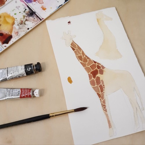 Koc piknikowy / duża mata do zabawy 150x200 cm – Sawanna. Wzór ze zwierzętami na białym tle. Lwy, żyrafy, nosorożce