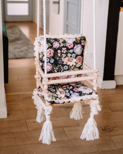 Huśtawka drewniana handmade dla dzieci 3w1 – purpurowy ogród na czarnym tle