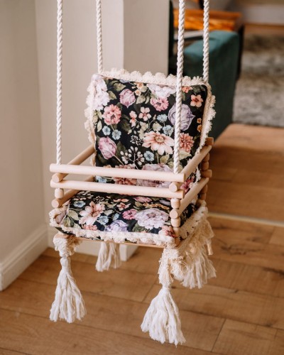 Huśtawka drewniana handmade dla dzieci 3w1 – purpurowy ogród na czarnym tle