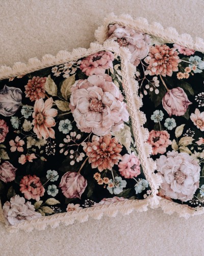 Huśtawka drewniana handmade dla dzieci 3w1 – purpurowy ogród na czarnym tle