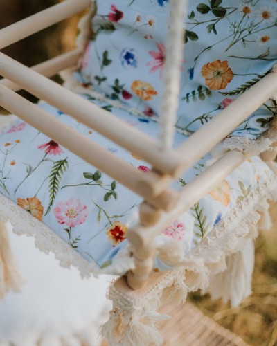 Huśtawka drewniana dla dzieci 3w1 – dzikie kwiaty na błękicie