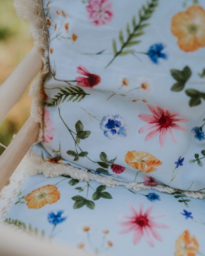 Huśtawka drewniana dla dzieci 3w1 – dzikie kwiaty na błękicie