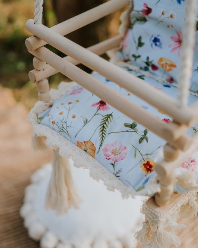 Huśtawka drewniana dla dzieci 3w1 – dzikie kwiaty na błękicie