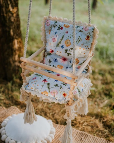 Huśtawka drewniana dla dzieci 3w1 – dzikie kwiaty na błękicie