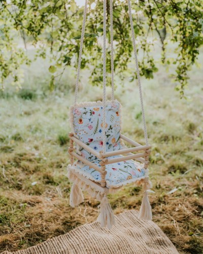 Huśtawka drewniana dla dzieci 3w1 – dzikie kwiaty na błękicie