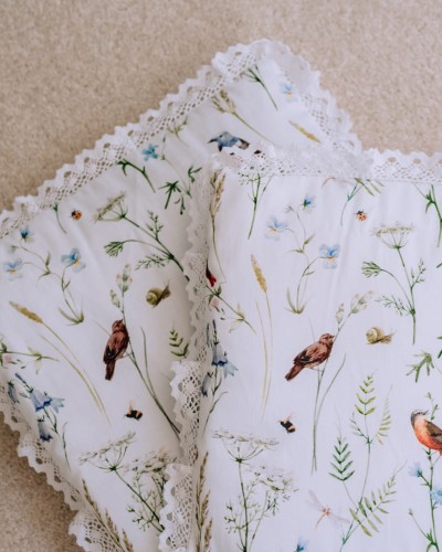 Huśtawka drewniana dla dzieci 3w1 – ptaki i kwiaty polne na bieli