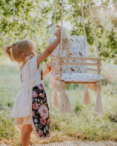 Huśtawka drewniana dla dzieci 3w1 – ptaki i kwiaty polne na bieli