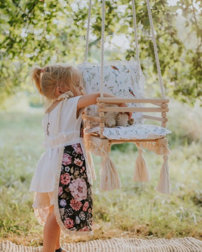 Huśtawka drewniana dla dzieci 3w1 – ptaki i kwiaty polne na bieli