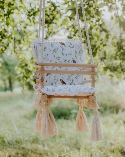 Huśtawka drewniana dla dzieci 3w1 – ptaki i kwiaty polne na bieli
