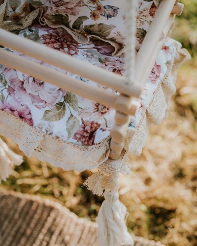 Huśtawka drewniana dla dzieci 3w1 – purpurowy ogród