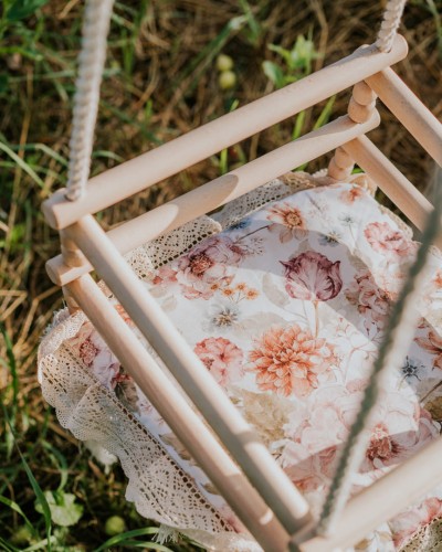 Huśtawka drewniana dla dzieci 3w1 – purpurowy ogród