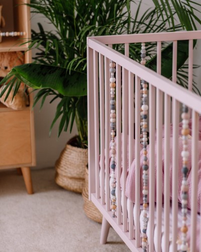 Drewniane Łóżeczko Sensoryczne 120x60 cm – różowe