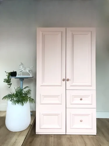 Różowa Drewniana Szafa Glamour do dziecięcego pokoju