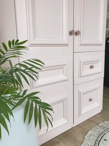 Różowa Drewniana Szafa Glamour do dziecięcego pokoju