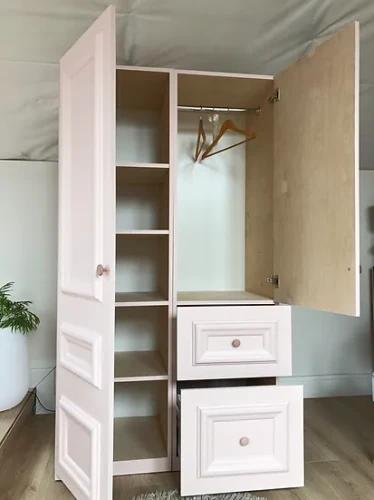 Różowa Drewniana Szafa Glamour do dziecięcego pokoju