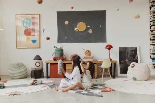 06. Mom, I want to be an astronaut.jpgDekoracja Ścienna Montessori - Układ Słoneczny 150 x100 cm