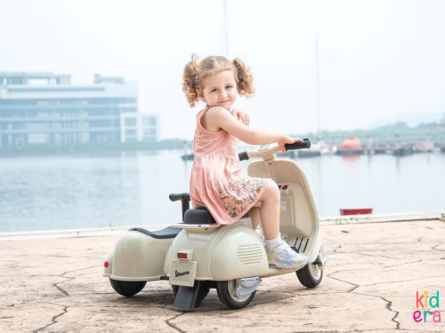 Dziecięcy skuter Vespa / pojazd elektryczny trójkołowy - beżowy