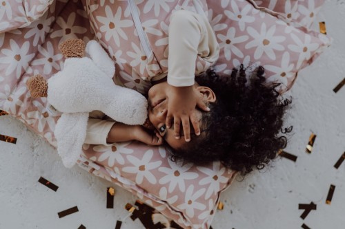 Dziecięca pościel z wypełnieniem w stokrotki - 80x100cm