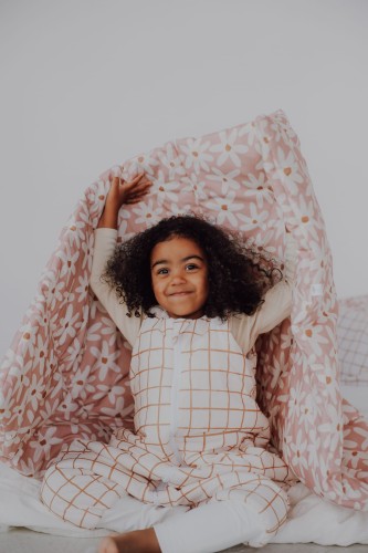 Dziecięca pościel z wypełnieniem w stokrotki - 140x200cm