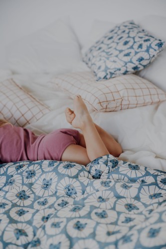 Dziecięca pościel z wypełnieniem w niebieskie lwy - 80x100cm