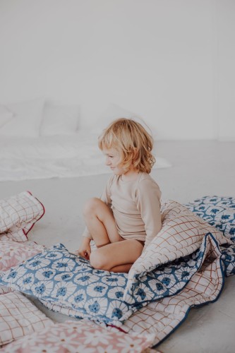 Śpiwór dziecięcy z poduszką w niebieskie lwy – bawełna i antyalergiczne wypełnienie