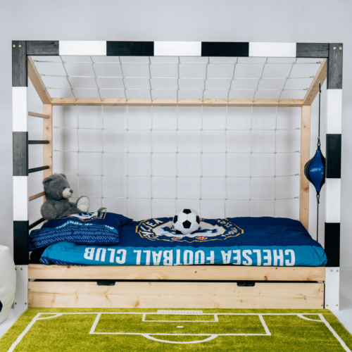 Łóżko bramka piłkarska z litego drewna dla dziecka – widok z przodu