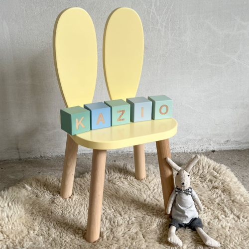 Drewniane krzesełko dziecięce w kształcie królika