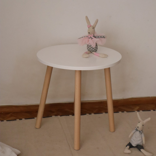 Drewniany stolik dziecięcy z okrągłym blatem 60 cm