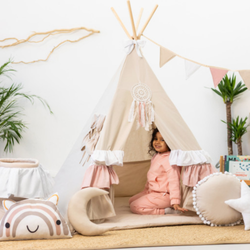 Tipi XL / namiot dziecięcy Słodkie Falbanki 125×125 cm – styl boho, zestaw z kołderką i dwiema poduszkami