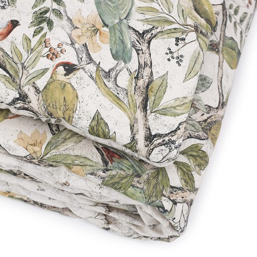 Pościel dziecięca bawełniana, jasne kolory, pastelowe kolory, kołderka i poduszka w stylu boho, wzór ptaszki, zieleń na białym tle, naturalne kolory